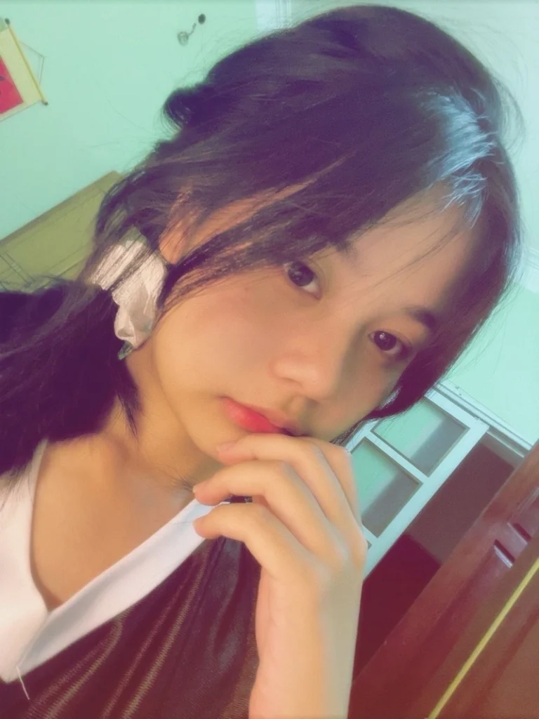 ảnh nữ sinh 2k1 07