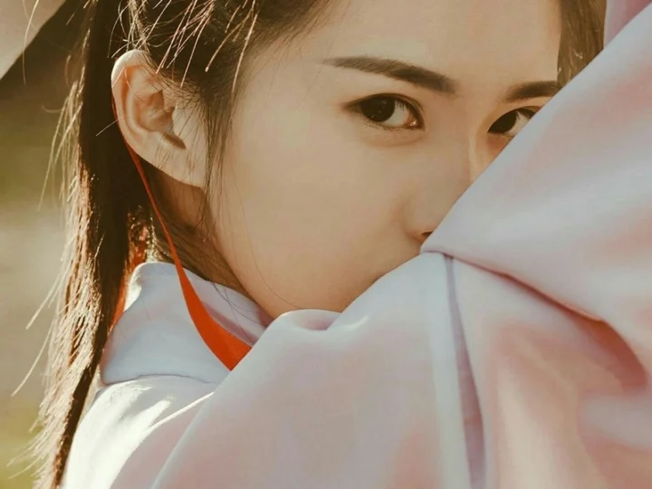 Ảnh Girl 2K xì tin phong cách Tây sặc sỡ